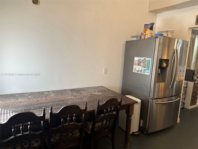 Building Photo - 420 NE 12th St