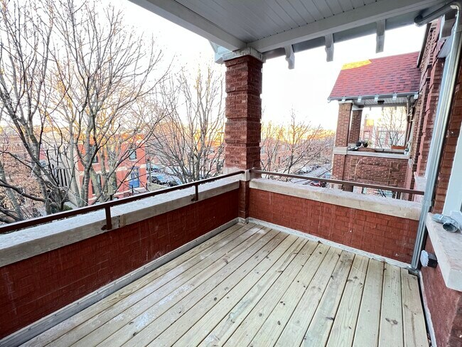 Building Photo - 2205 W Iowa St