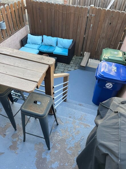 Building Photo - 126 Burnett St