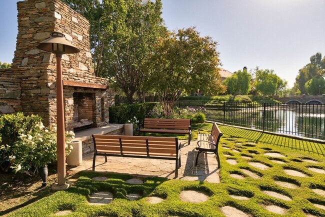 Building Photo - 4 Bedroom Home in the Beautiful Bridgeport Community!