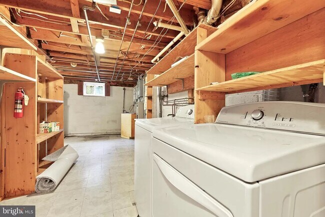 Building Photo - Picture-Perfect 2 Bedroom Home!