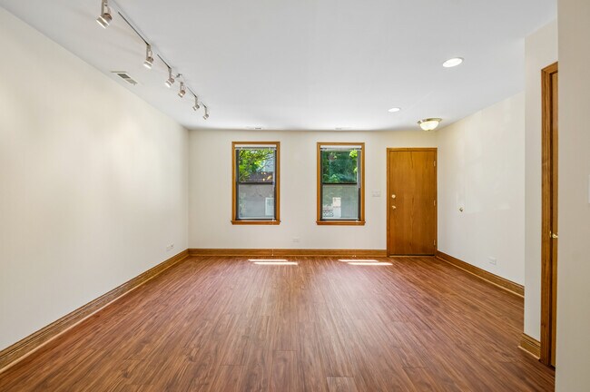 Building Photo - 1354 W George St
