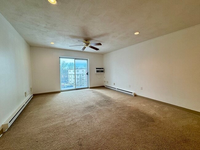 Building Photo - 25 Greentree Ln