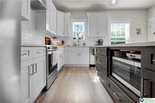 Building Photo - 221 Craig Ave