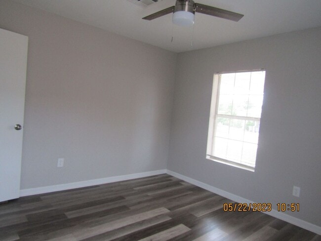 Building Photo - Very Nice Remodeled Duplex Home! No Pet Home!