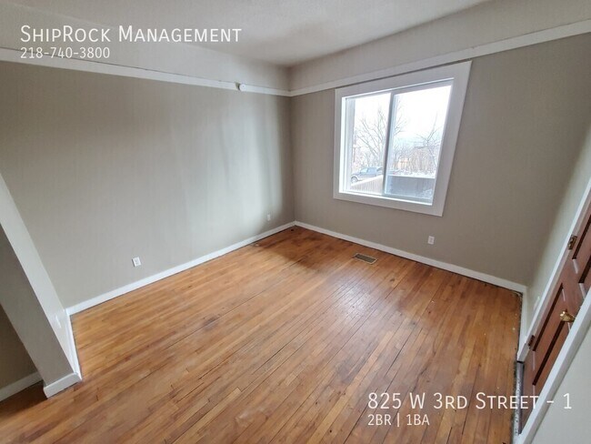 Building Photo - 825 W 3rd St