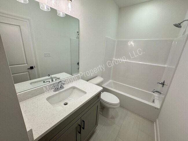 Building Photo - 721 Southview Dr