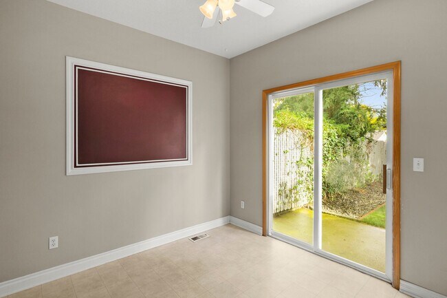 Building Photo - Fantastic Location - Beaverton 3 Bedroom, 2.5 Bath Townhome