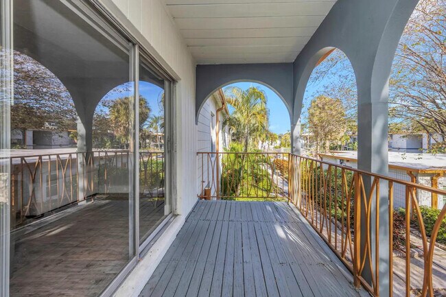 Building Photo - 4404 W Kennedy Blvd