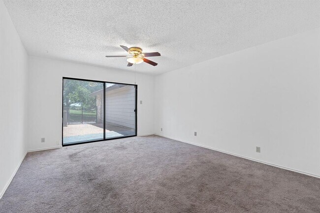 Building Photo - 2217 Onion Creek Pkwy