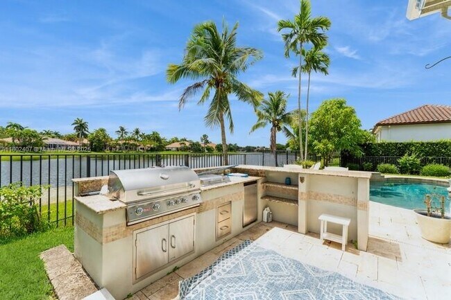 Building Photo - 2708 Meadowood Dr