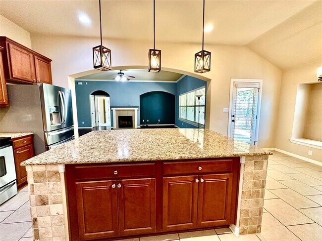 Building Photo - 512 Brown Juniper Way