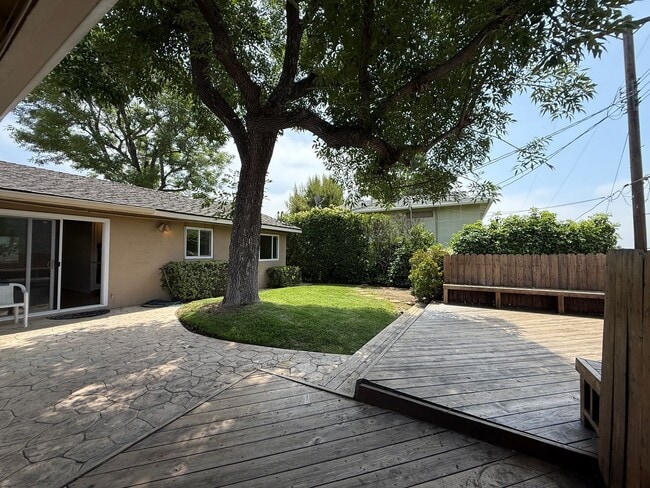 Building Photo - 9235 Creemore Dr