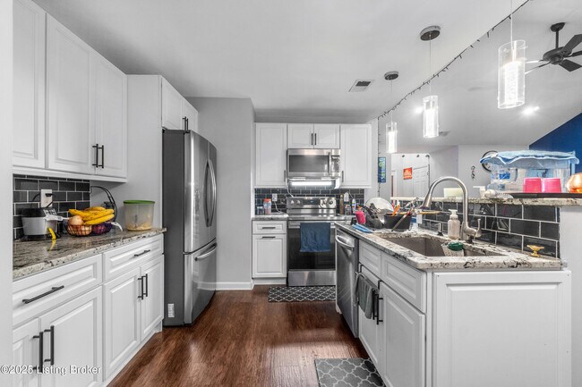 Building Photo - 175 Hannah Way