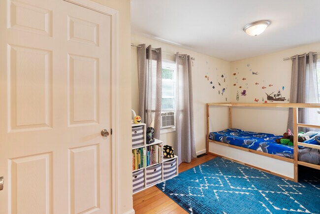 Building Photo - 160 Beecher St