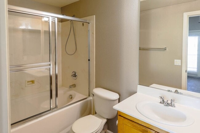 Building Photo - 3 Bedroom North Las Vegas Condo Convenient...