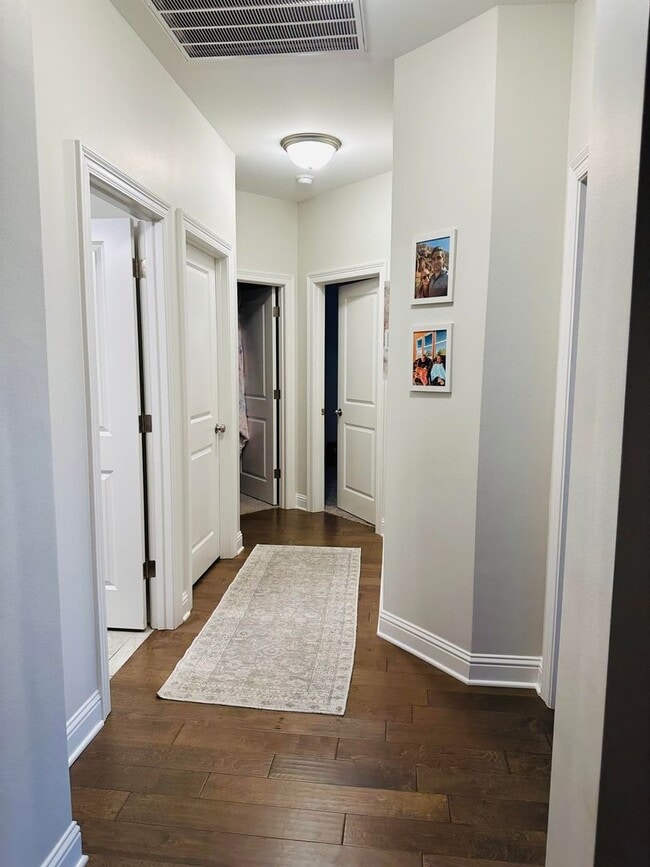 Building Photo - 806 Abita Chase