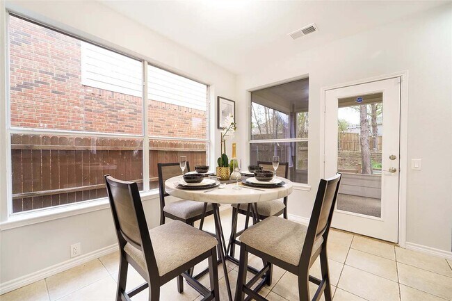 Building Photo - 2813 Ariel Cv