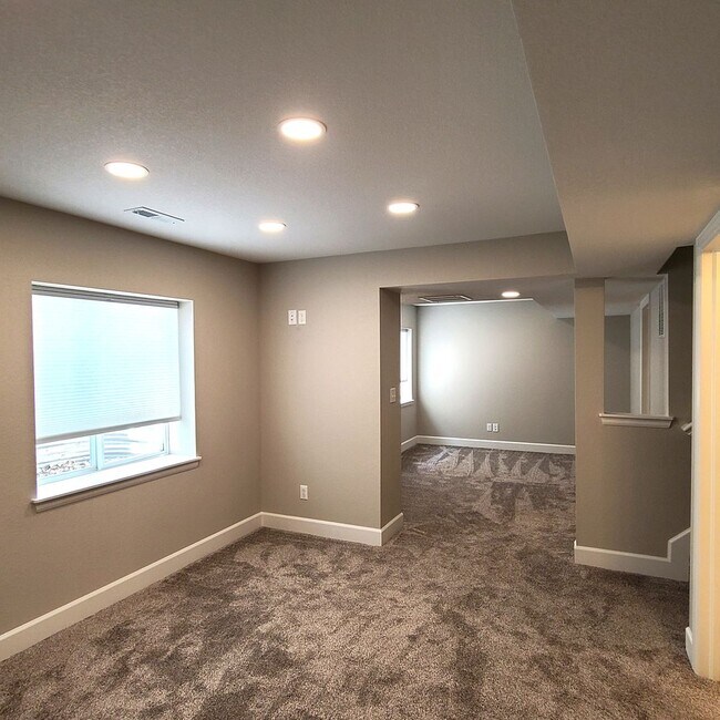 Building Photo - 6316 Riverdale Dr