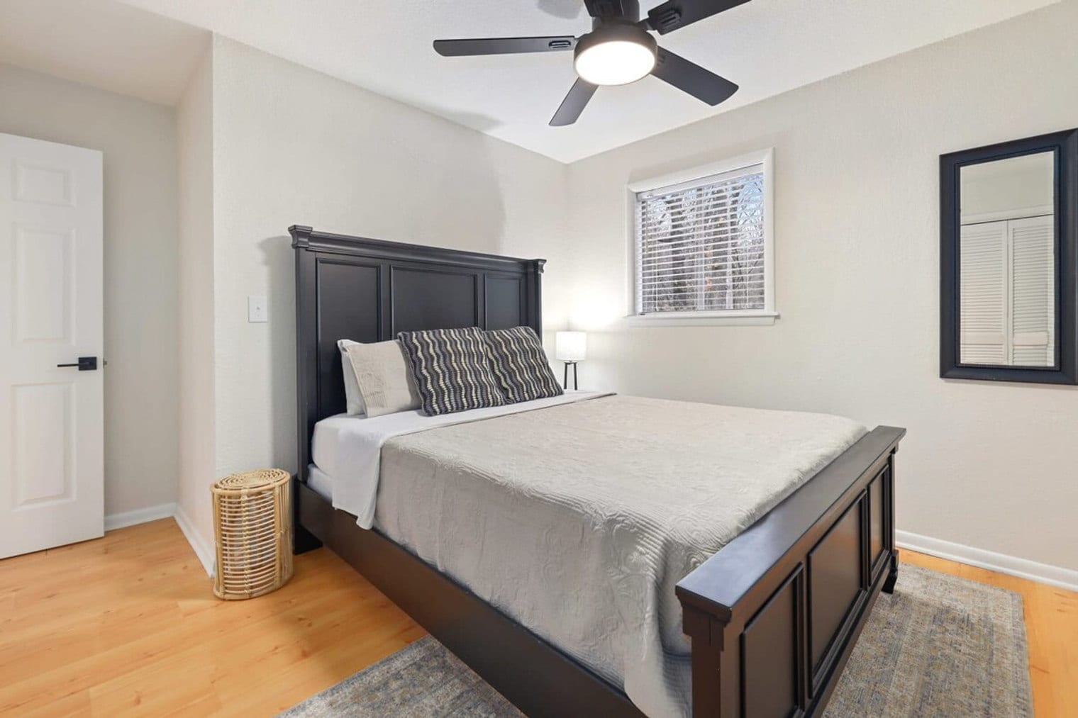 Building Photo - 1232 S Dinsmore Trail