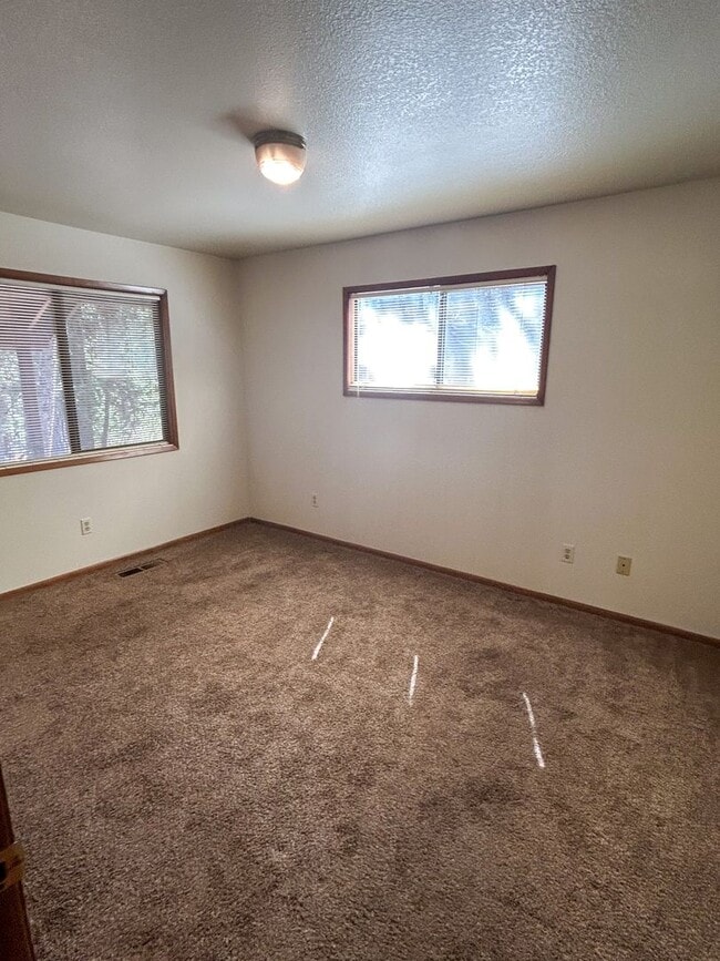 Building Photo - $300 MOVE IN SPECIAL OFF FIRST MONTHS RENT.