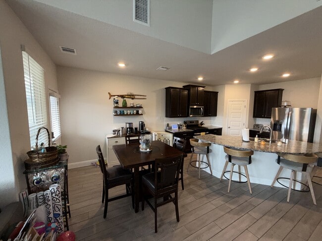 Building Photo - 303 Colorado Cyn