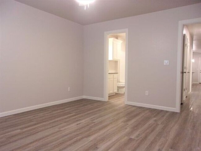 Building Photo - 3 Bed 2 Bath 2 Car Duplex in Chisholm Creek NW OKC