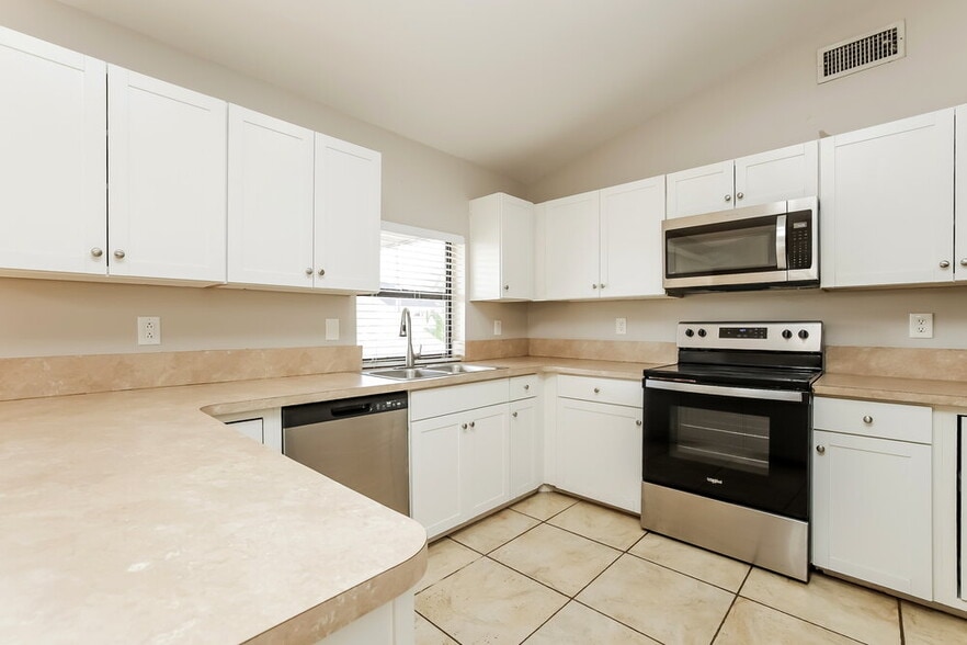 Building Photo - 244 SW 22nd Pl