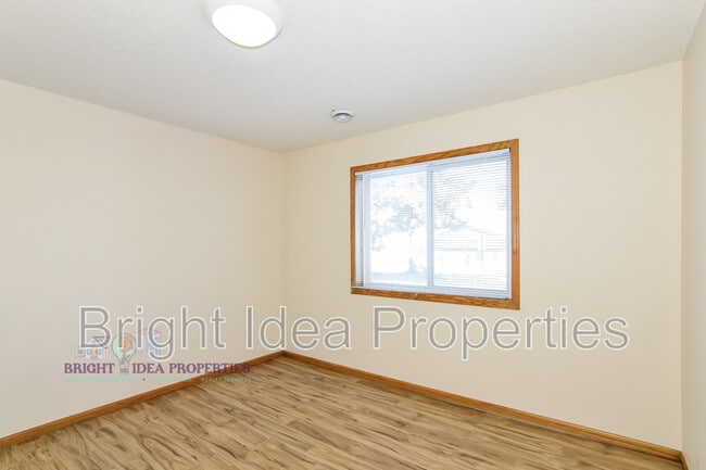 Building Photo - 2737 Douglas Dr N