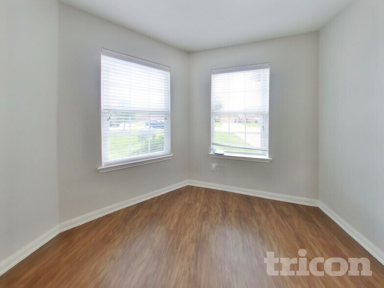Building Photo - 2321 Oyster Bay Ave
