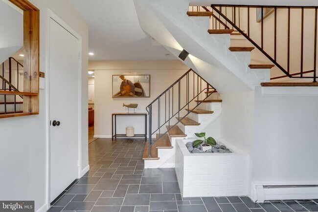 Building Photo - 3710 Lorcom Ln
