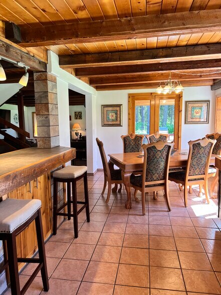 Building Photo - 260 Rustic Ln