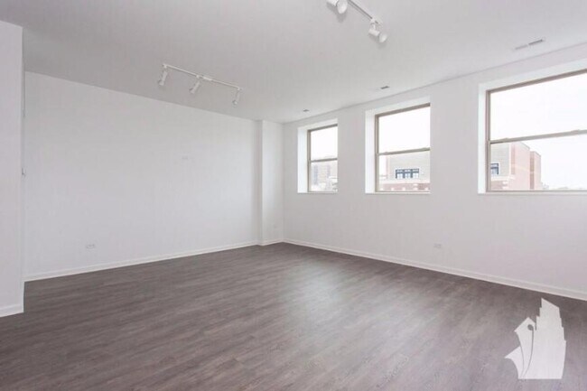 Building Photo - 3 bedroom in Chicago IL 60613