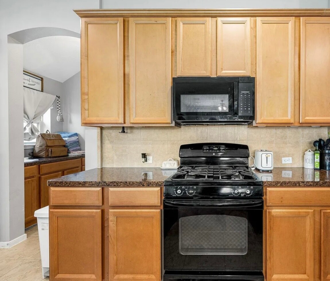 Building Photo - 3015 Crescent Oaks Park Ln