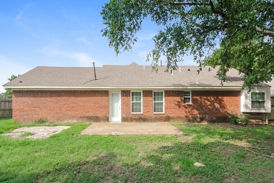 Building Photo - 9831 Riggan Dr