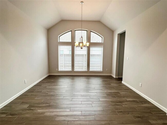 Building Photo - 5103 Walnut Grv Ln
