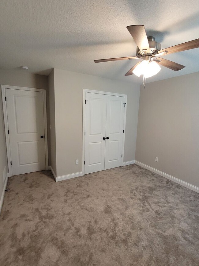 Building Photo - 3 Bedroom Home in South Columbia