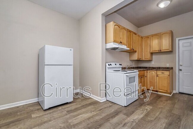 Building Photo - 301 Cedar St