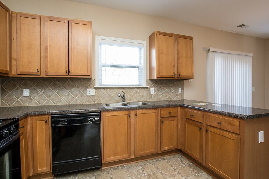 Building Photo - 417 Little River Rd