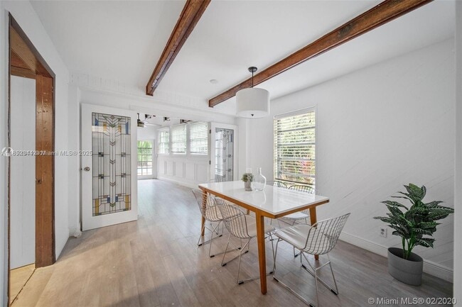 Building Photo - 320 W 55th St