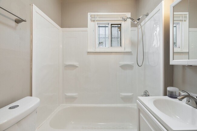 Building Photo - Cute 1 bed 1 bath. SECTION 8 Accepted