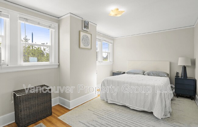 Building Photo - 310 E 22nd St