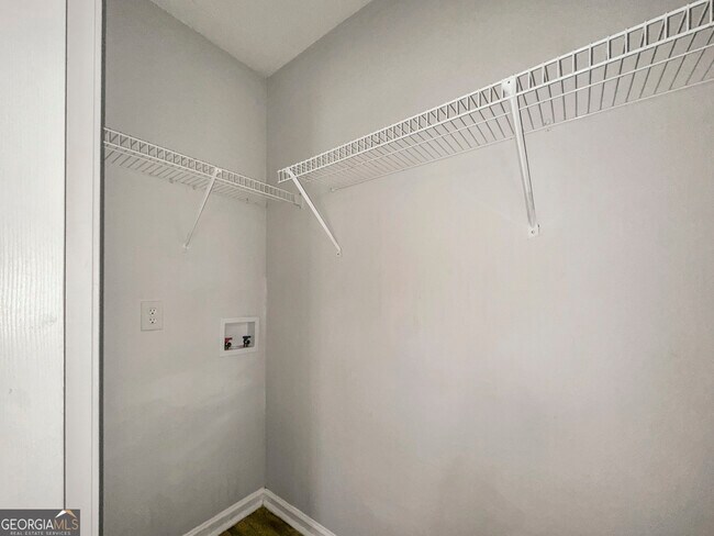 Building Photo - 615 Fieldcrest Dr