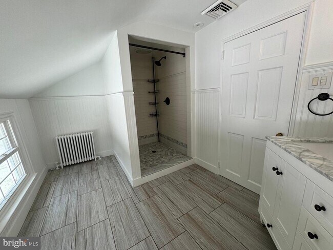 Building Photo - 553 Worthington Rd