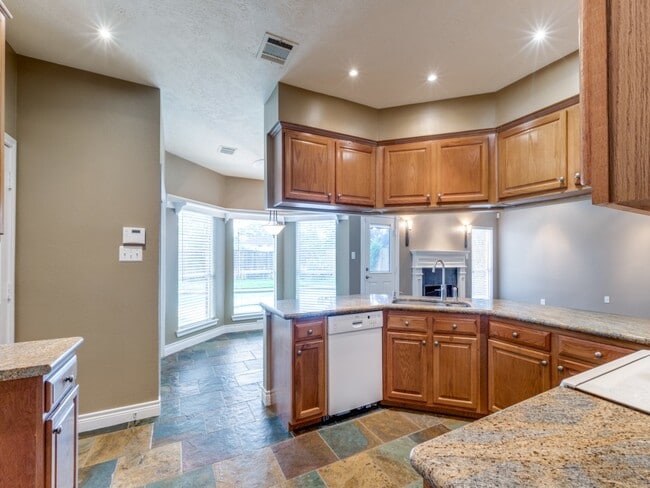 Building Photo - 1319 Park Wind Dr