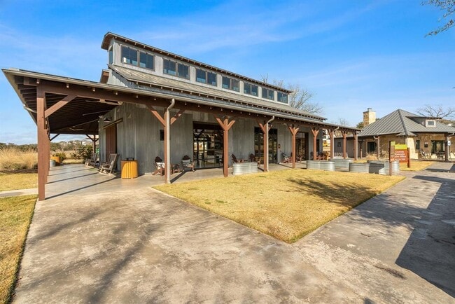 Building Photo - 261 Double L Dr