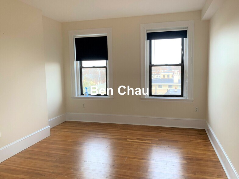 Building Photo - 881 Massachusetts Ave