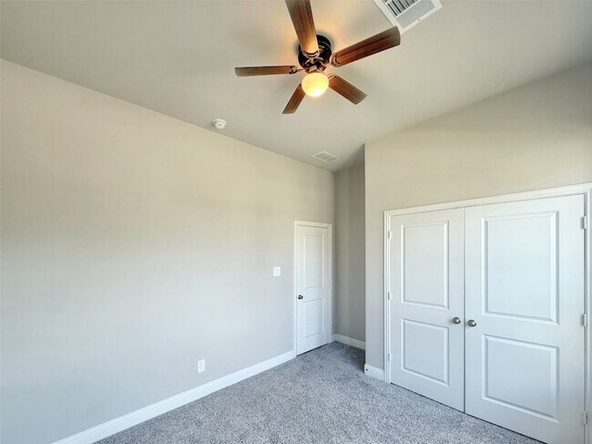 Building Photo - 3119 Grandview Dr