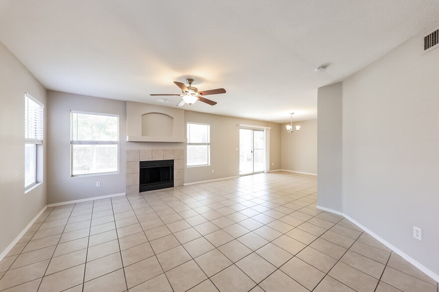 Building Photo - 11322 W Loren Ln