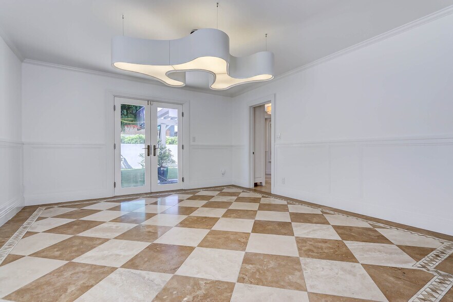 Building Photo - 947 10th St